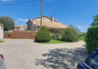 Côté cour, entrée et jardin - Les Vignes de Charlotte