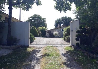 Côté cour, entrée et jardin - Les Vignes de Charlotte