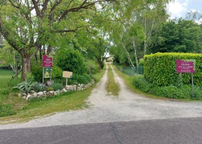 Côté cour, entrée et jardin - Les Vignes de Charlotte