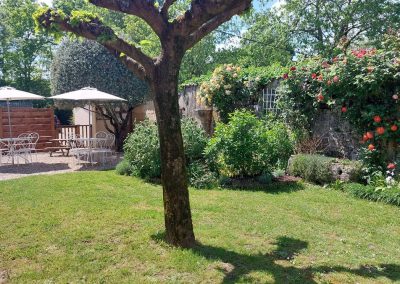 Côté cour, entrée et jardin - Les Vignes de Charlotte