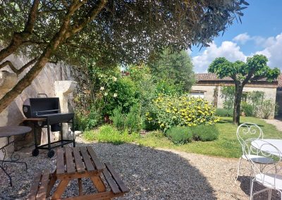 Côté cour, entrée et jardin - Les Vignes de Charlotte