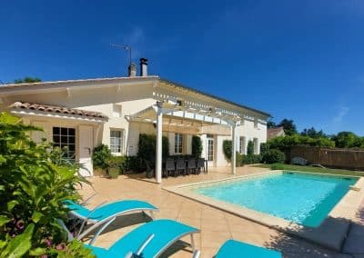 Extérieurs et piscine - Vignes de Charlotte