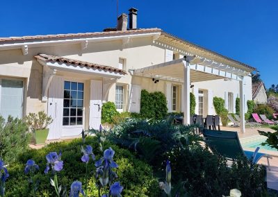 Extérieurs et piscine - Vignes de Charlotte