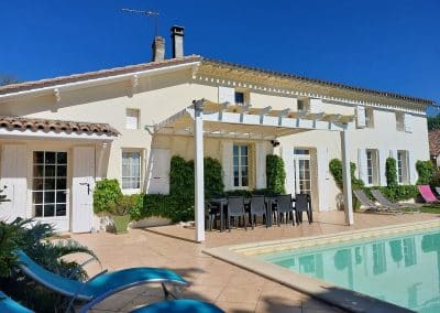 Extérieurs et piscine - Vignes de Charlotte